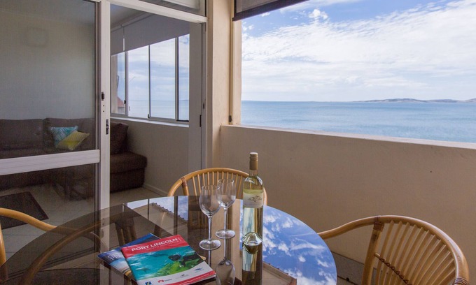Port Lincoln Apartment | Affordable modern seafront Unit with fantastic views of Boston Bay.