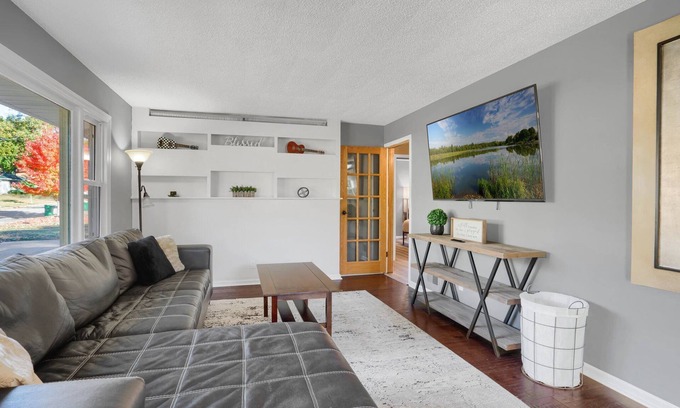 Robbinsdale House | Affordable & Spacious home near Minneapolis