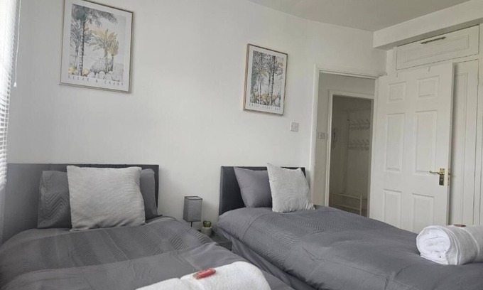 St Albans Apartment | Affordable Stylish Fully Furnished 2 Bedroom Apartment,sleeps upto 6 peoplen