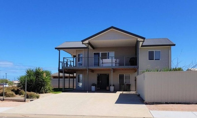 North Beach House | Agape Holiday House - Beachside Retreat(Sleeps 10)