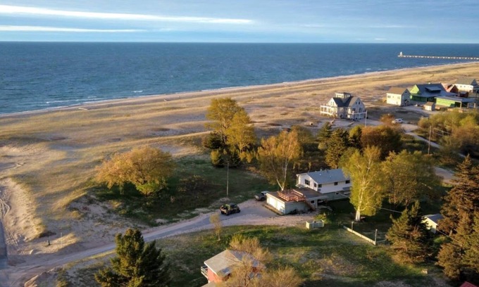 Grand Marais House | Agate Beach House - waterfront in Grand Marais