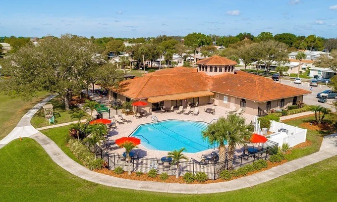 Lake Alfred House | Age Restricted Golf Community 2 Bed/Office/Den, Backyard, Golf, Pool, Disney