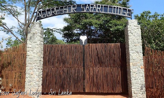 Kalaoya Hotel | Aggressor Safari Lodge