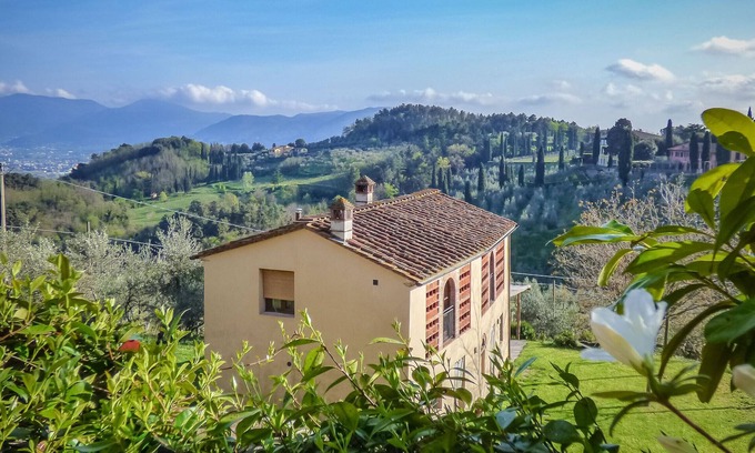 Lucca Villa | Agli Orti, villa with pool, view, WiFi. Lucca