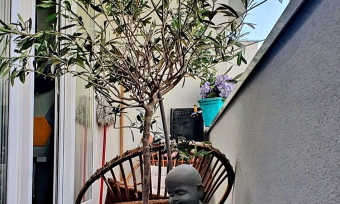 Quartier de la Chapelle Apartment | Agréable 35 m² au Calme à Paris - Grand Balcon Avec vue sur Jardin Arboré -