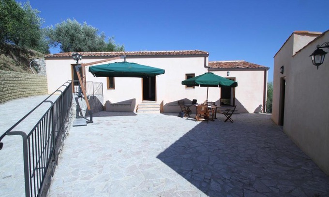 Mirto House | AGRITURISMO ARMO degli ULIVI