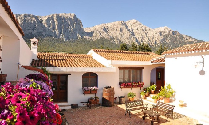 Oliena House | Agriturismo Guthiddai
