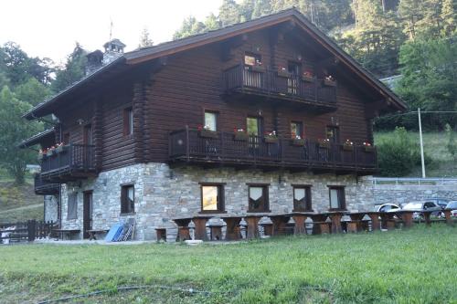 Brusson House | Agriturismo Les Hiboux
