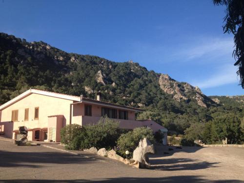 Telti House | Agriturismo Monte Pino