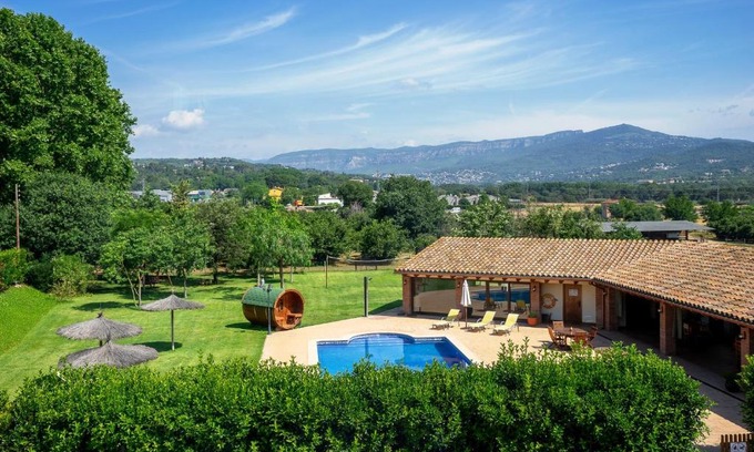 Santa Eulalia de Roncana Apartment | Agroturisme Can Burguès