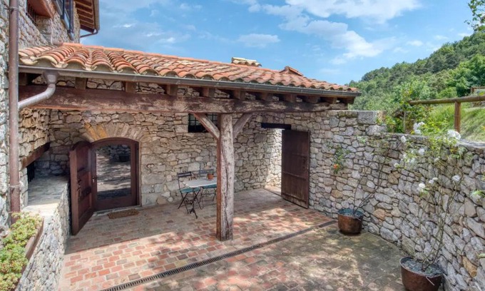 Montagut House | Agroturismo Garrotxa pareja-familia