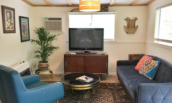 Austin Cottage | Agua Dulce Ranch, Casita #4