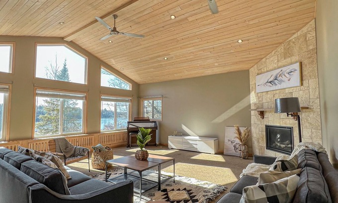 Magnetawan House | Ahmic Lake Resort's 5-bedroom Luxury House