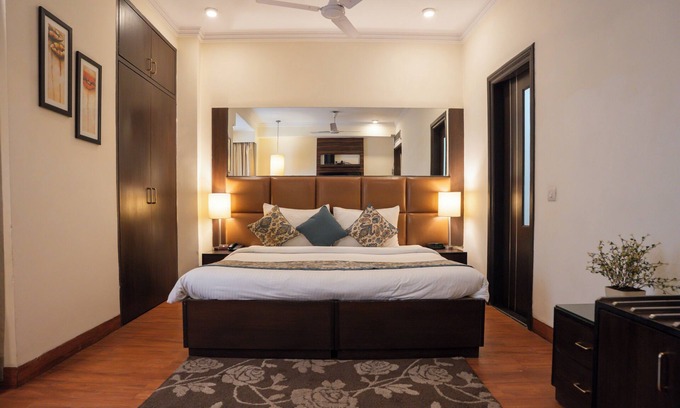 DLF City House | Ahuja Residency Cyber City II