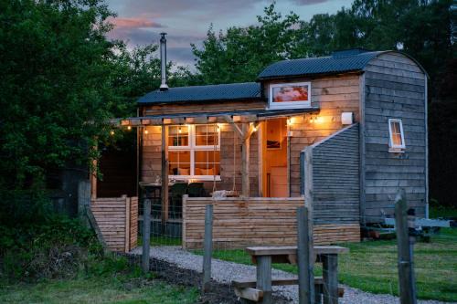 Ballater House | Ailsa- Enchanting Tiny House with wood burner and hot tub in Cairngorms