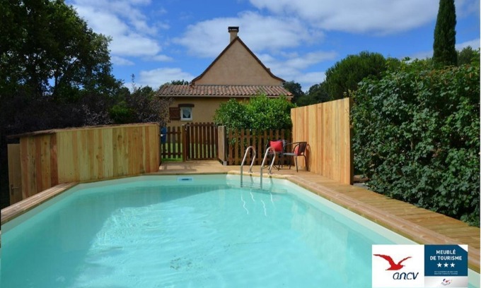 Saint-Julien-de-Crempse House | Air-conditioned, garden, private heated swimming pool, pets allowed