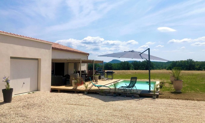 Rousson House | Air-conditioned villa with private pool
