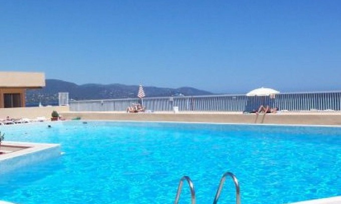 La Faviere Apartment | Air-conditioned apartment with sea view, swimming pool and parking, the beach just 2 steps away!