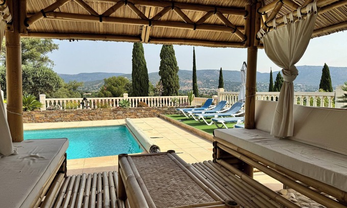 Bormes-Les-Mimosas Apartment | air-conditioned single-storey gîte with swimming pool private parking in peaceful setting