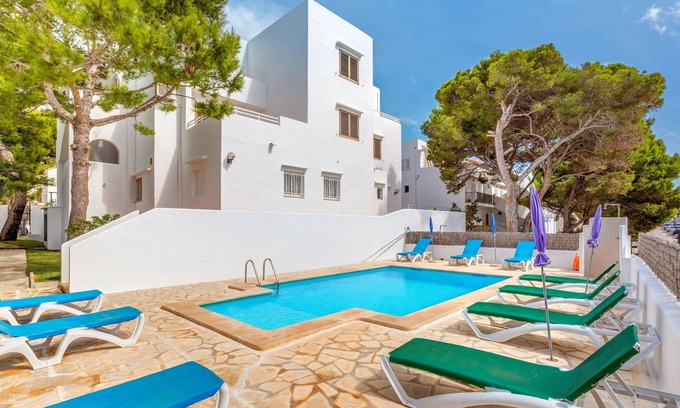 Cala Ferrera Apartment | Air-Conditioned Apartment with Pool, Wi-Fi, Balcony and Close to the Beach