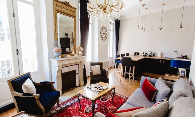 Bordeaux City Centre Apartment | Air-conditioned, elegant, quiet, ideally located