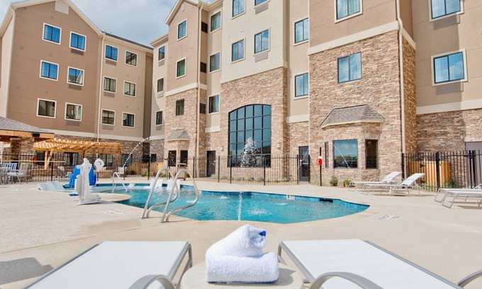 Humble Condo | Air-Conditioned Suite with Pool + Gym Access | Complimentary Breakfast!
