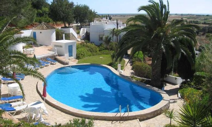 Vale de Parra Villa | Air Conditioned Villa On Small Development Set In 24 Acres
