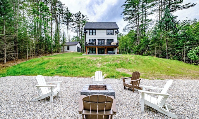 Bethel Ski Chalet | Air conditioning, hot tub, fire pit. Stylish comfort in the Maine Mountains