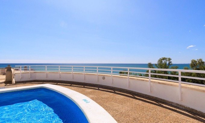Cambrils Apartment | AirCon Apartment with Rooftop Pool · Beach 50m · 236 UHC BALIS