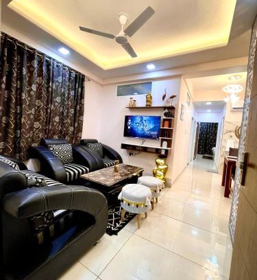 Malviya Nagar Apartment | Airport Bliss Apartment+Balcony & Netflix + Prime