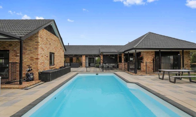 Rotorua House | Airport Oasis | Salt Water Swimming Pool & Spa!