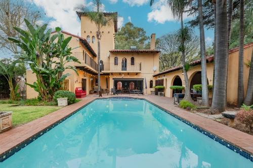 Kempton Park House | Airport Tower Lodge