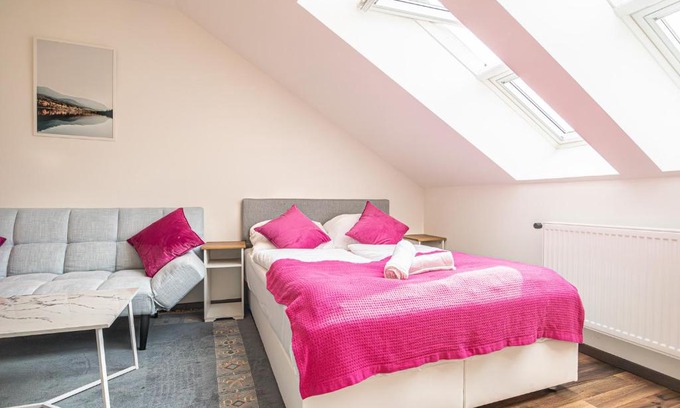 Penzing Apartment | Airy Attic Apt.: Stylish Studio at Penzing Area