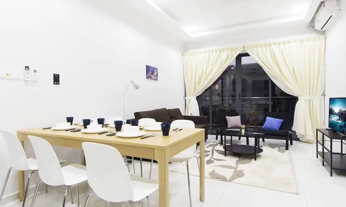 Central District Apartment | Airy & Comfy 3BR Suite in Danga Bay FREE Parking