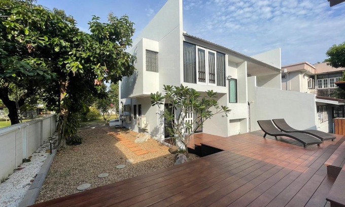 Phra Khanong Villa | Airy Ville