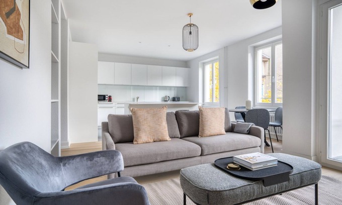 Vorstadte Apartment | Airy Vorstädte 3.5 Room w/W/D & Storage, 2 min to Market, by Blueground