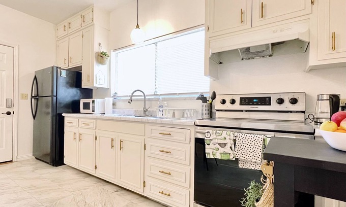 Roosevelt Park House | ★Airy★2 bed 1 bath home in the heart of San Jose