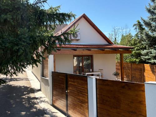 Badacsonytordemic House | Akác 4