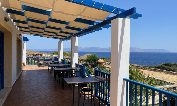 Platia Ammos Apartment | AKROTIRI