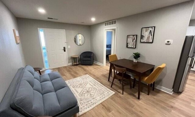 South Central Omaha Apartment | Aksarben Area 2 BD-2 BA by UNO