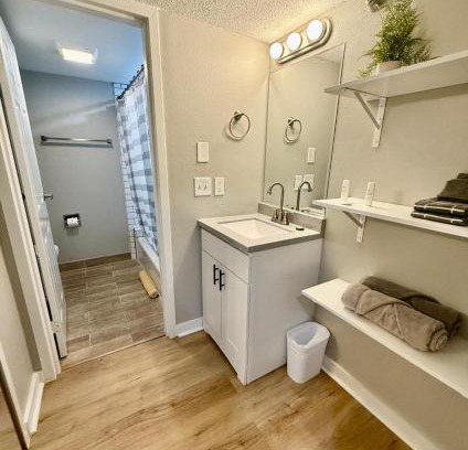South Central Omaha Apartment | Aksarben Gem near UNO