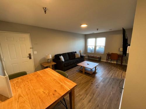 South Central Omaha Apartment | Aksarben Living-Cozy 1 BDRM 1 BA