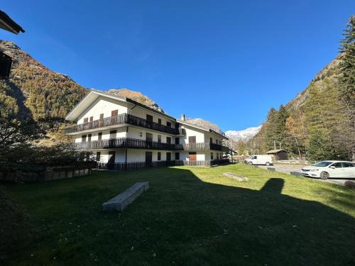 Gressoney-Saint-Jean Apartment | Al Cantinun Gressoney