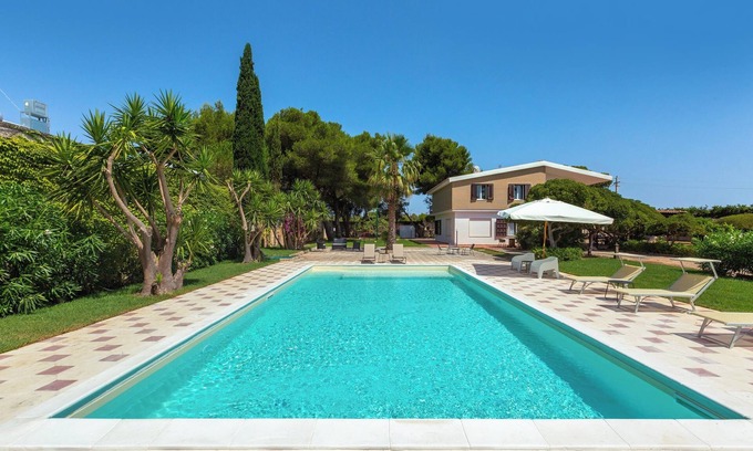 Lecce Villa | Al Giardino dell`Eden by BarbarHouse
