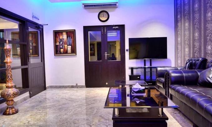 Karachi Cabin | Al-Jazeera Lodges
