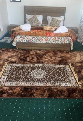 Nishat-Shalimar Bed & Breakfast | Al Mubeen home stay