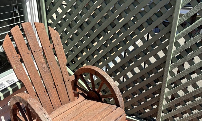 Alameda Apartment | Alameda 3BR Victorian penthouse with deck, AC, 3 blocks to beach, parking.