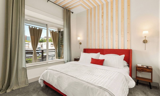 Downtown San Antonio Apartment | Alamodome, Riverwalk, Downtown San Antonio, Sea World, 10 mins from Airport
