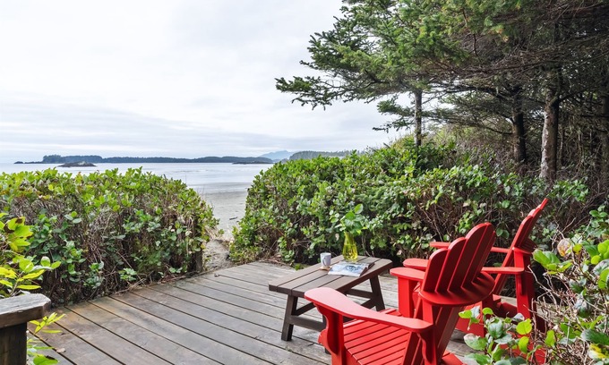 Tofino House | Alaqua on the Beach-Chesterman, Surf, Hot tub, Pet