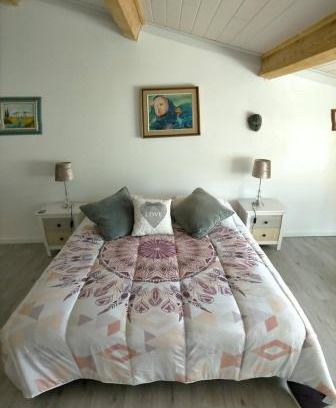 Comigne House | Alaric Lodge: gîte champêtre avec parking privé.